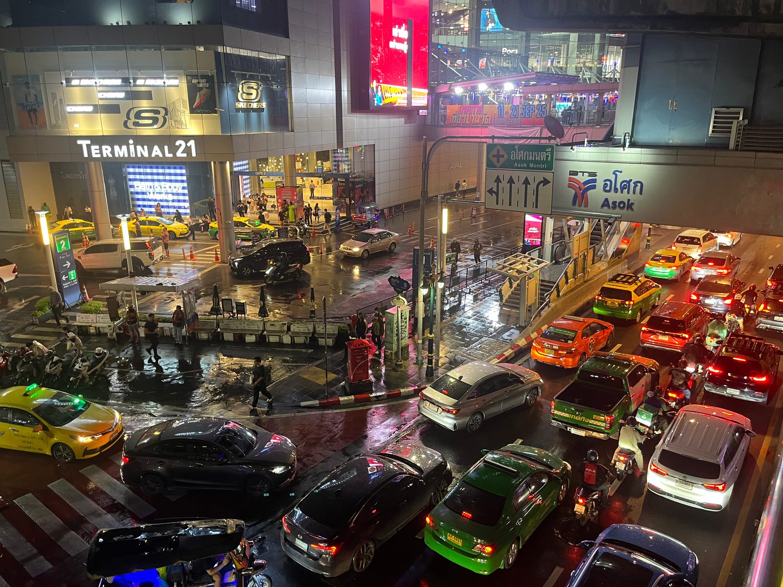 Night traffic jam at the Asok junction in front of Terminal 21, seen from above
